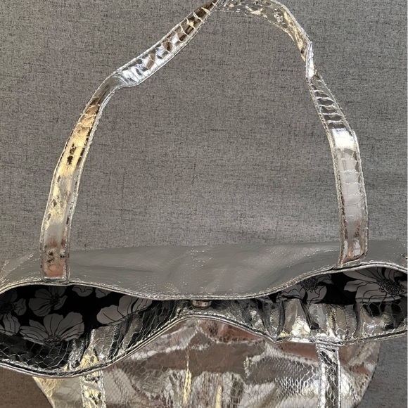 Elizabeth Grant Shiny Metallic Silver Tote Bag textured lined lightweight summer - Picture 13 of 16